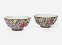 A pair of Chinese famille rose "Millefleurs" bowls, probably Republic period 百花盌一對 或民國