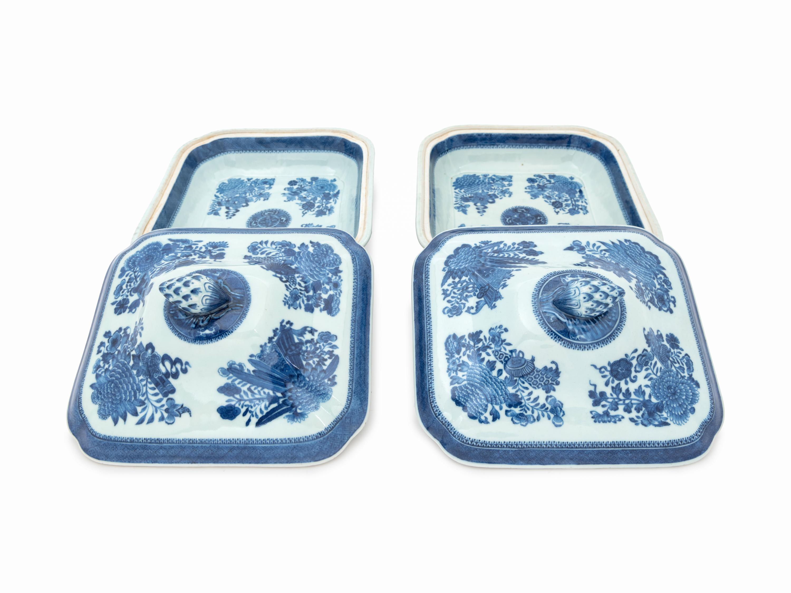 A Pair of Chinese Export Blue Fitzhugh Porcelain Covered Entree Dishes