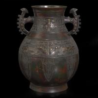 A large archaistic inlaid and patinated bronze "Hu"-form vase 镶嵌仿古铜壶樽