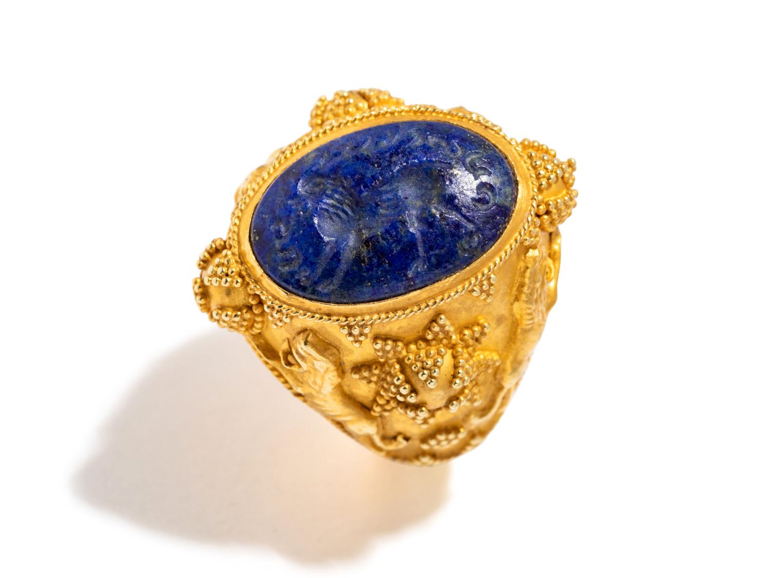 YELLOW GOLD AND LAPIS LAZULI RING