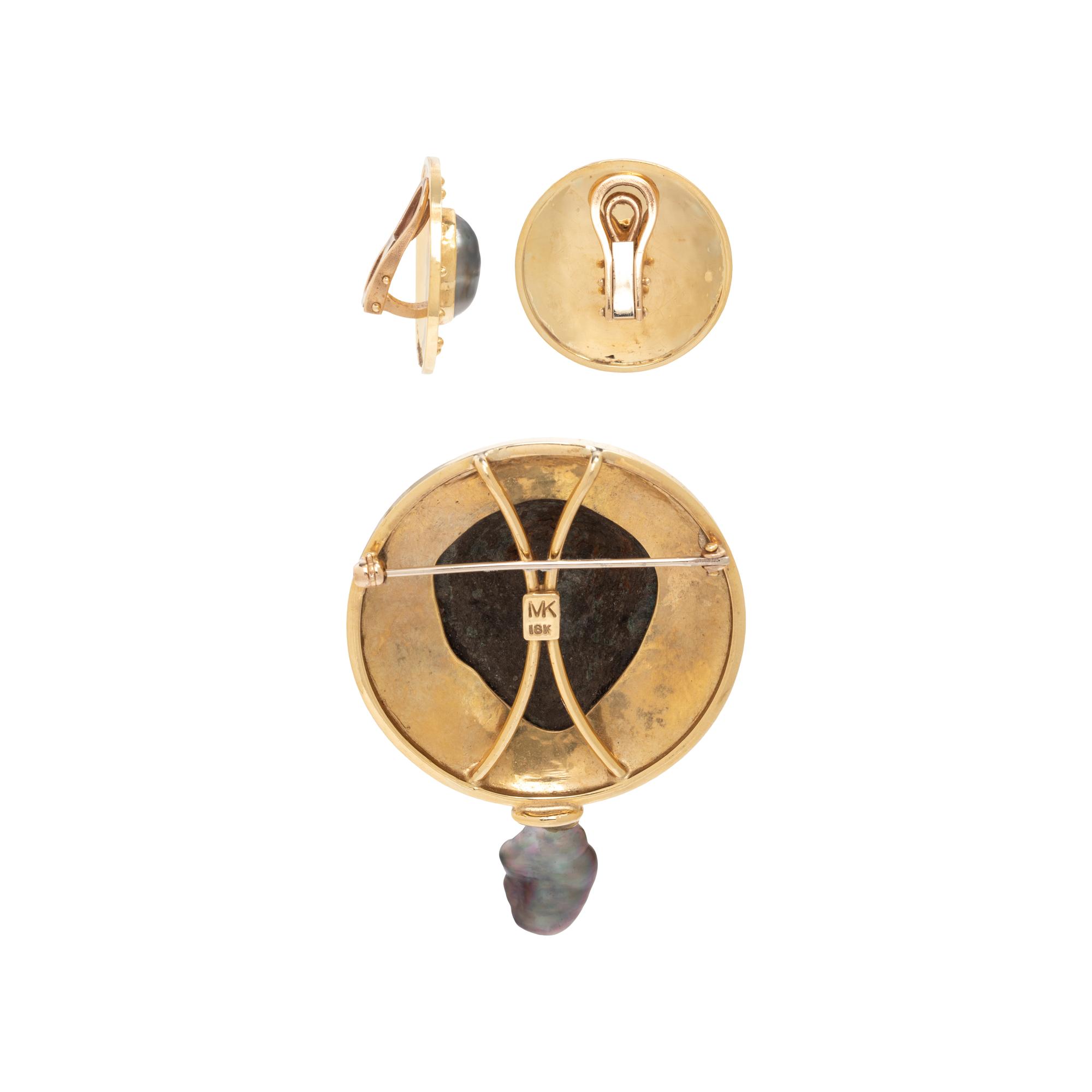 YELLOW GOLD AND CULTURED PEARL BROOCH AND EARRING SET