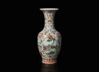 A finely-decorated Chinese famille rose cabinet vase, probably Republic period 粉彩賞瓶 或民國