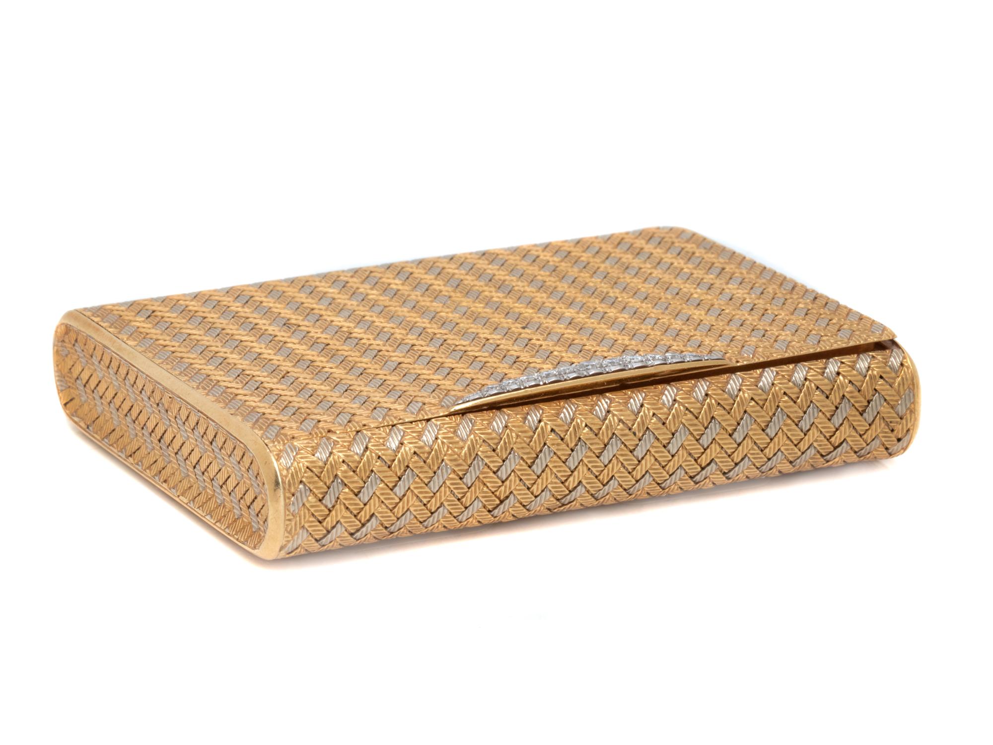 BICOLOR GOLD AND DIAMOND COMPACT