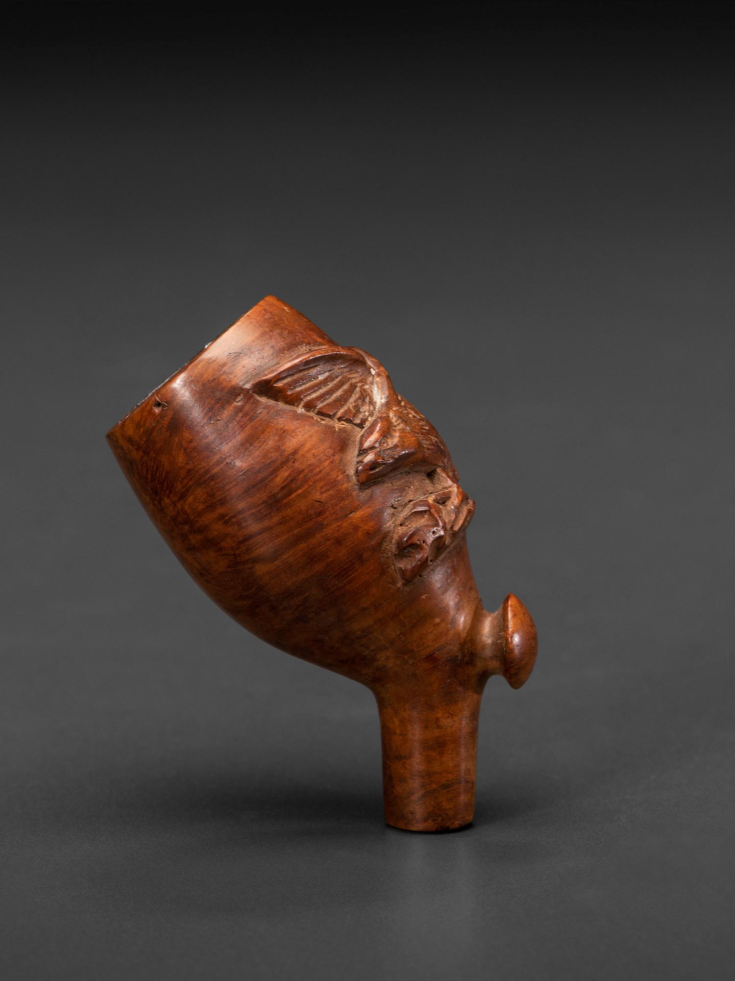 A Patriotic Folk Art Eagle Carved Wood Pipe Head