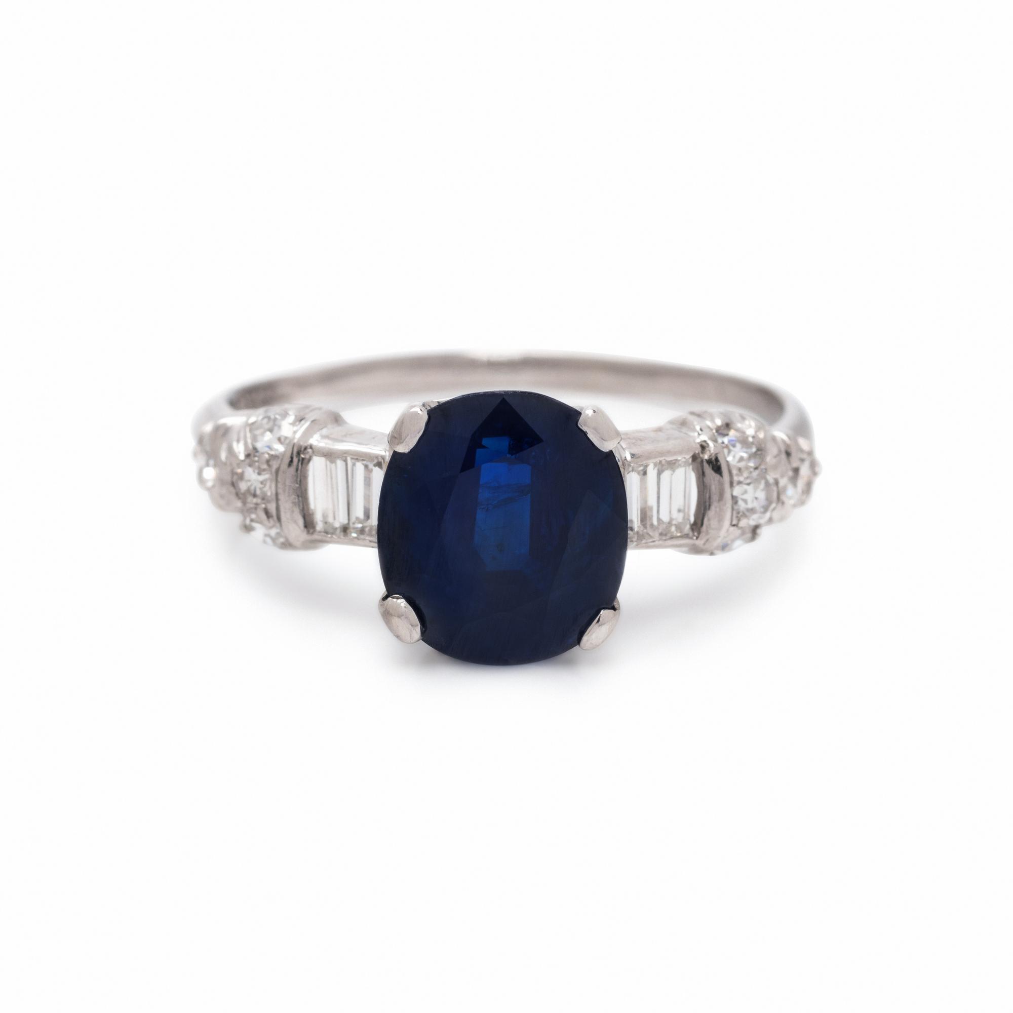 SAPPHIRE AND DIAMOND RING