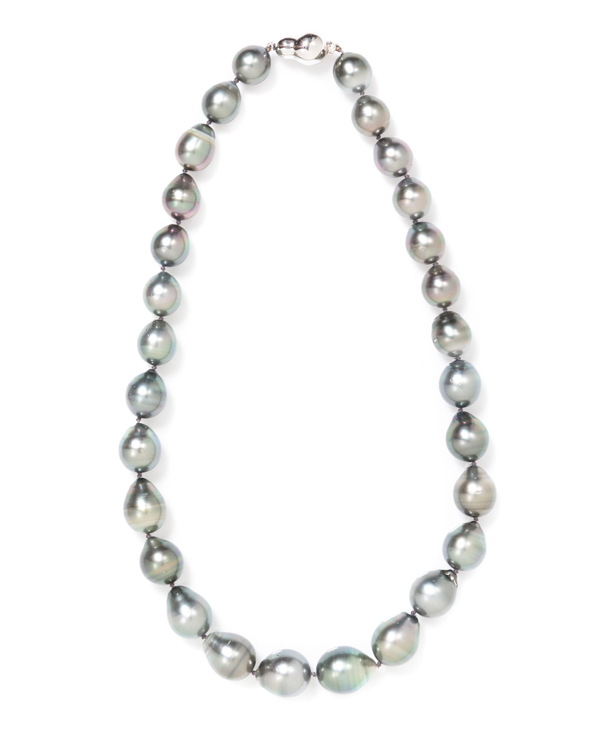 A 14 Karat White Gold and Graduated Cultured Tahitian Pearl Necklace,
