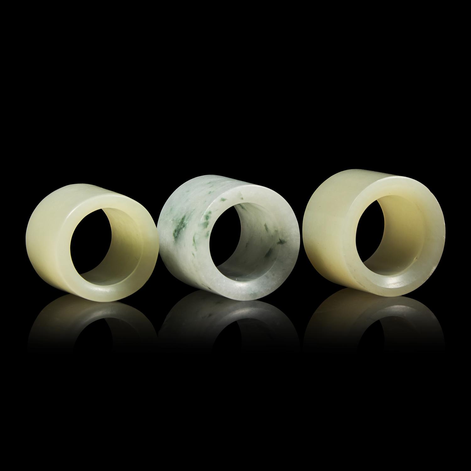 A Group of Three Chinese Jade and Jadeite Archer's Rings 翡翠及玉扳指一組三件