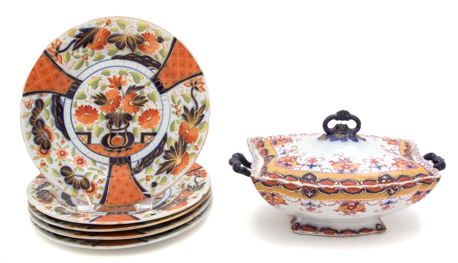 An English Porcelain Covered Tureen — 20TH CENTURY