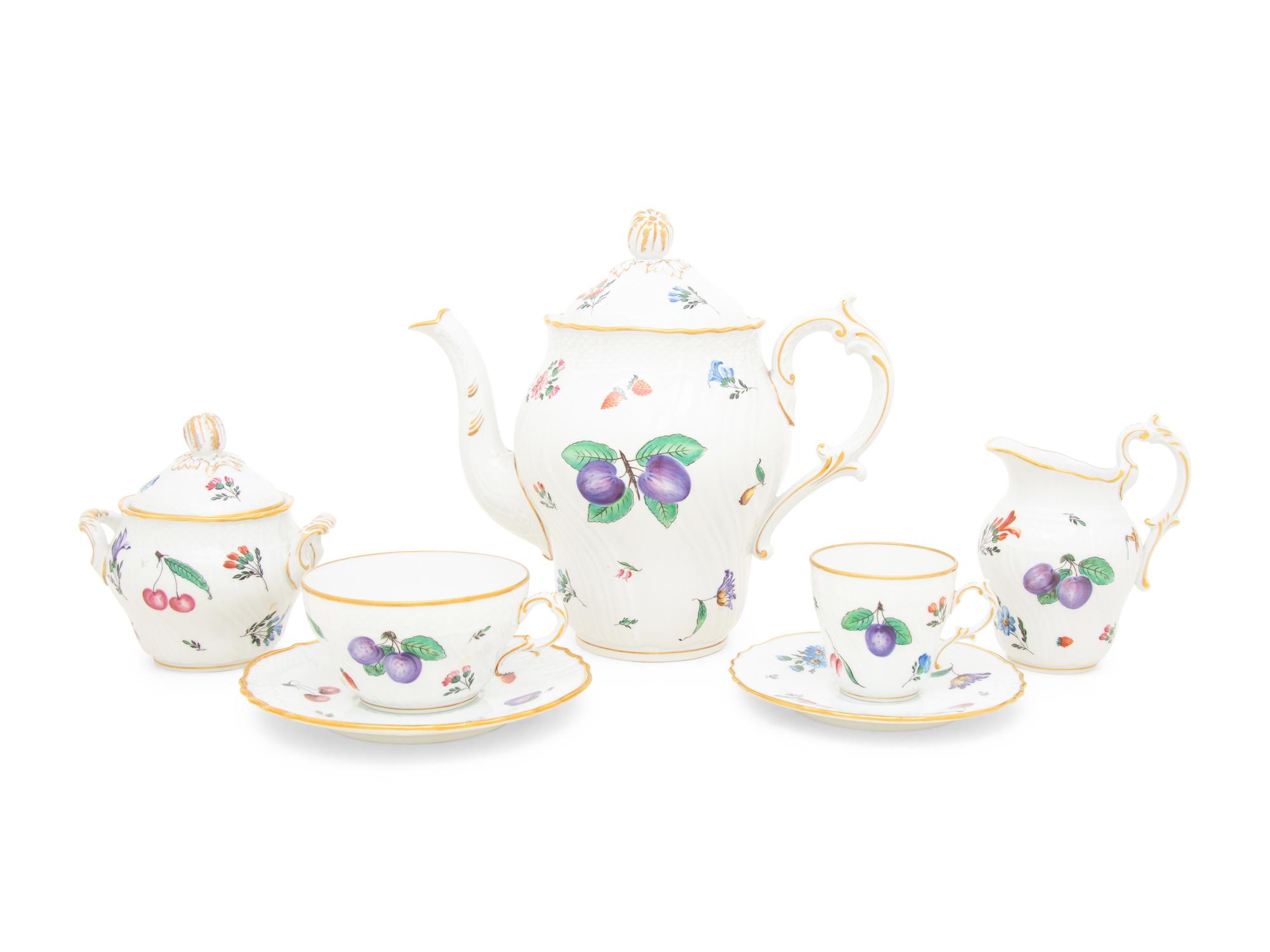 A Richard Ginori Porcelain Dinner Service