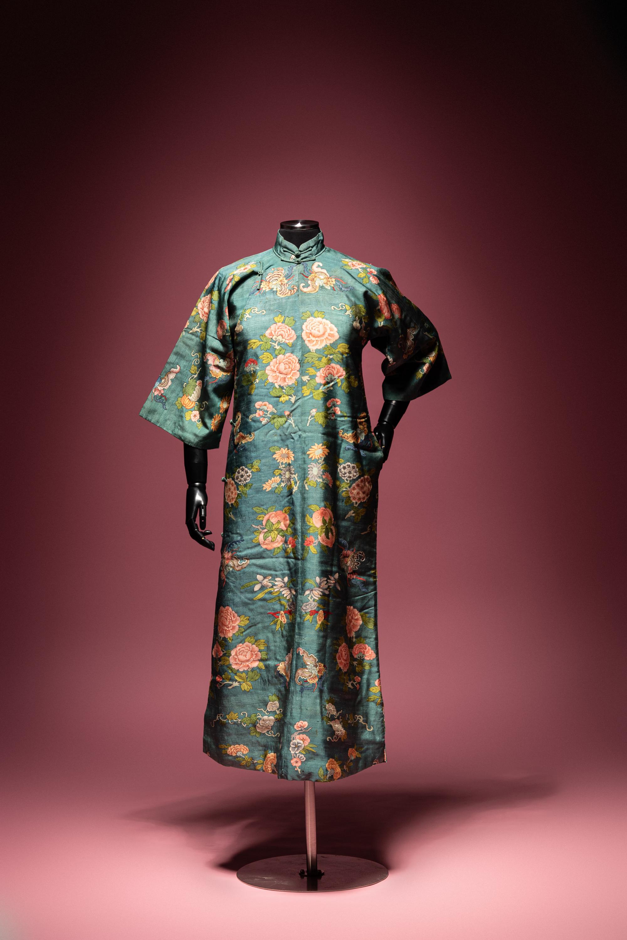 A Jade Green Ground Kesi Silk Lady's Robe, Cheongsam