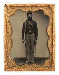 [CIVIL WAR]. Quarter plate tintype of a Union cavalry soldier displaying his saber.