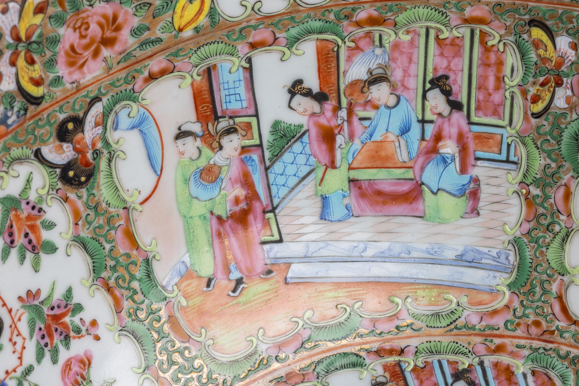 A Chinese Export Rose Medallion Porcelain Punch Bowl, 19th Century 清晚期 廣彩人物故事圖大碗