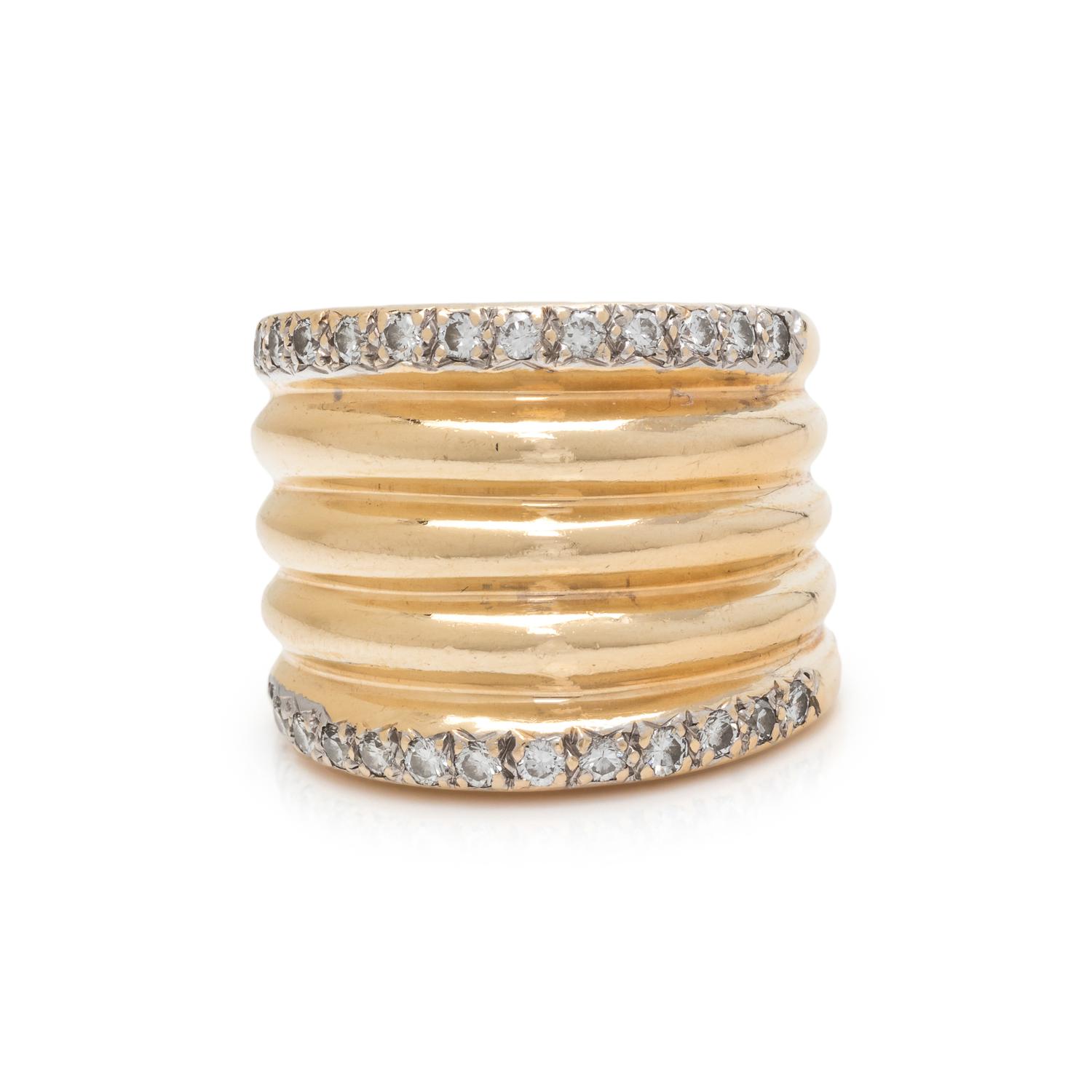 YELLOW GOLD AND DIAMOND RING