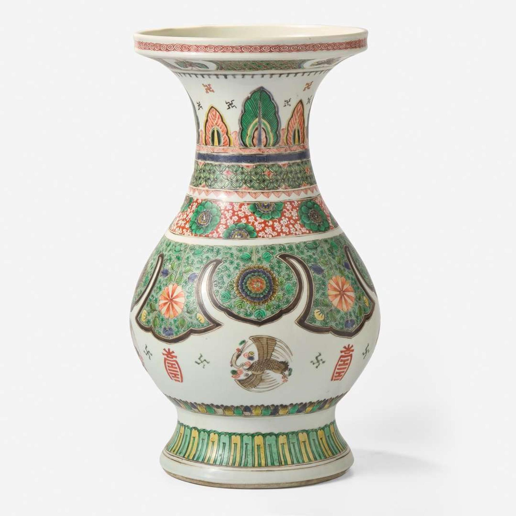 A Chinese famille verte decorated vase 素三彩花瓶 Probably Kangxi period ? ???