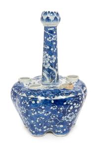 A Chinese Export Blue and White Porcelain Tulip Vase Height 11 3/8 inches. — 19TH CENTURY