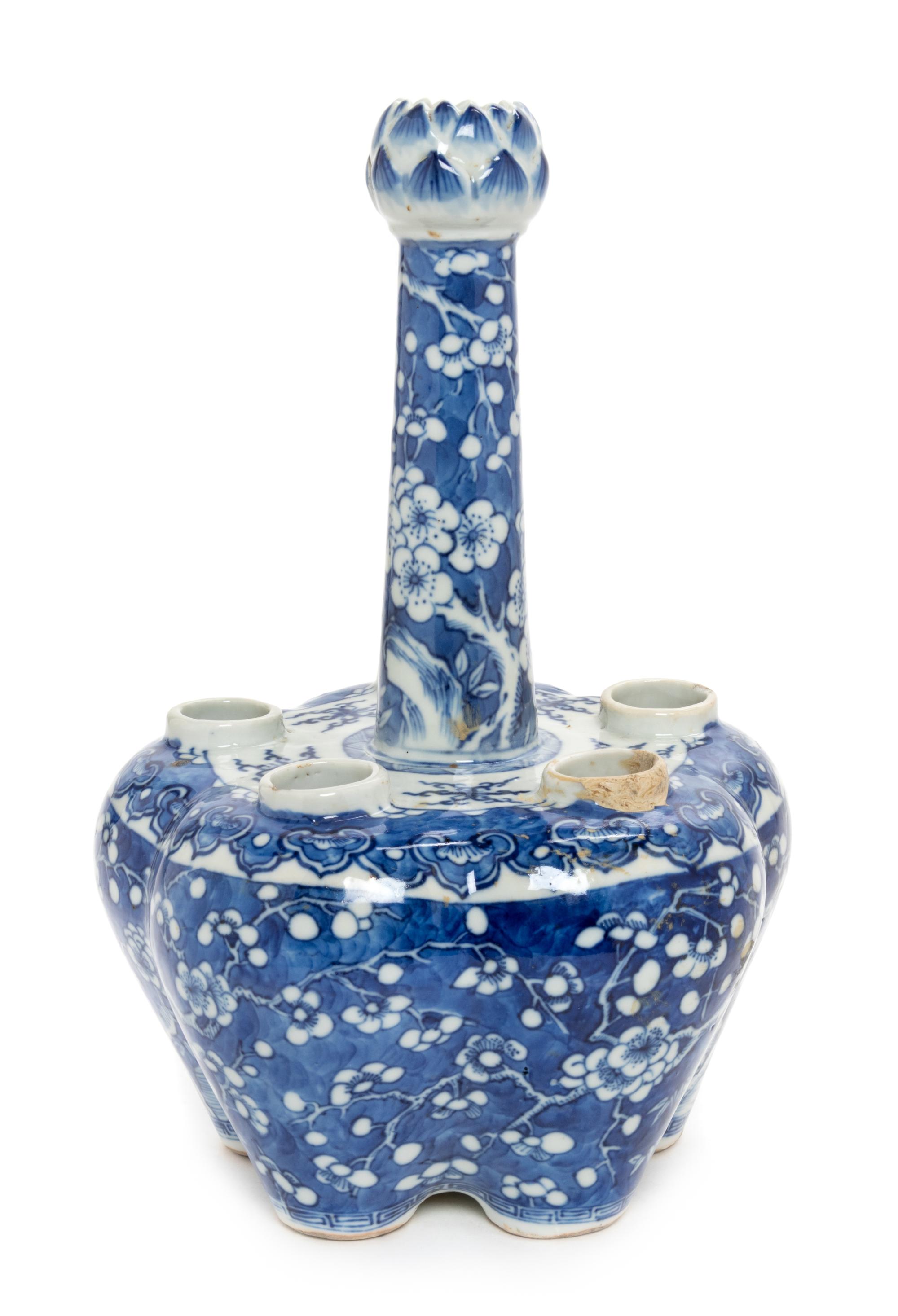 A Chinese Export Blue and White Porcelain Tulip Vase Height 11 3/8 inches. — 19TH CENTURY