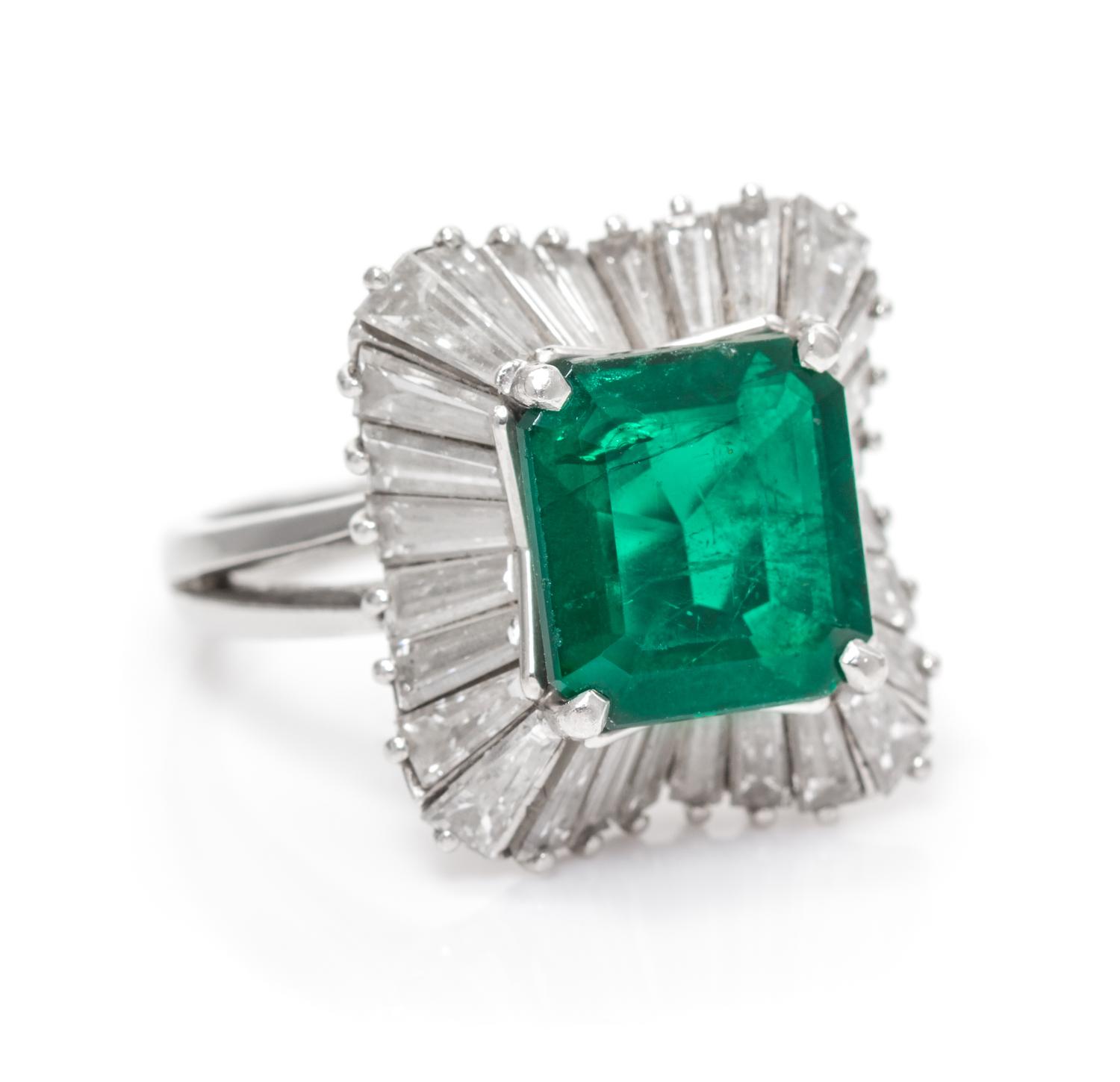 A Platinum, Emerald and Diamond Ballerina Ring, Oscar Heyman & Brothers, 9.80 dwts.