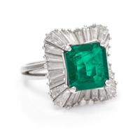 A Platinum, Emerald and Diamond Ballerina Ring, Oscar Heyman & Brothers, 9.80 dwts.