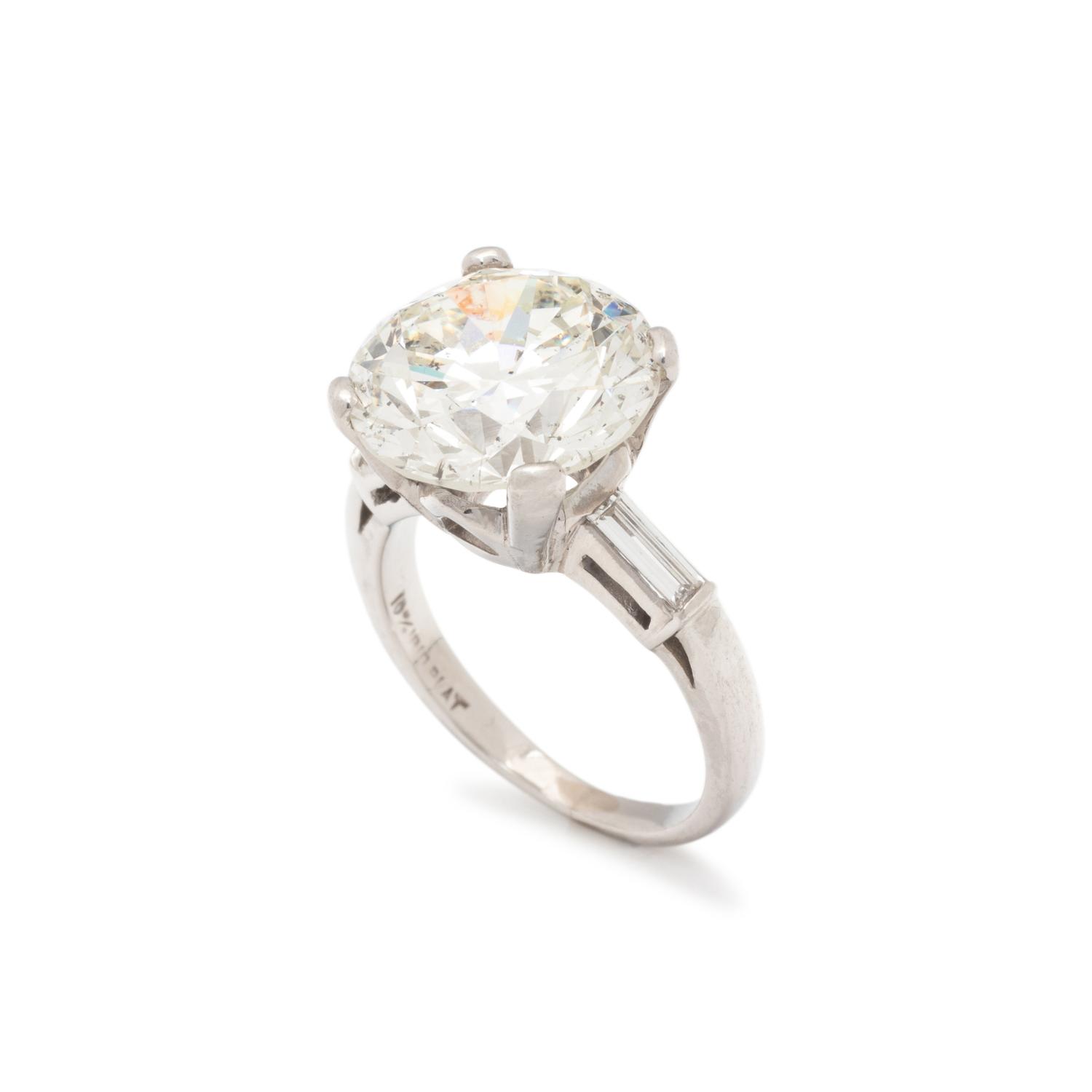 DIAMOND RING