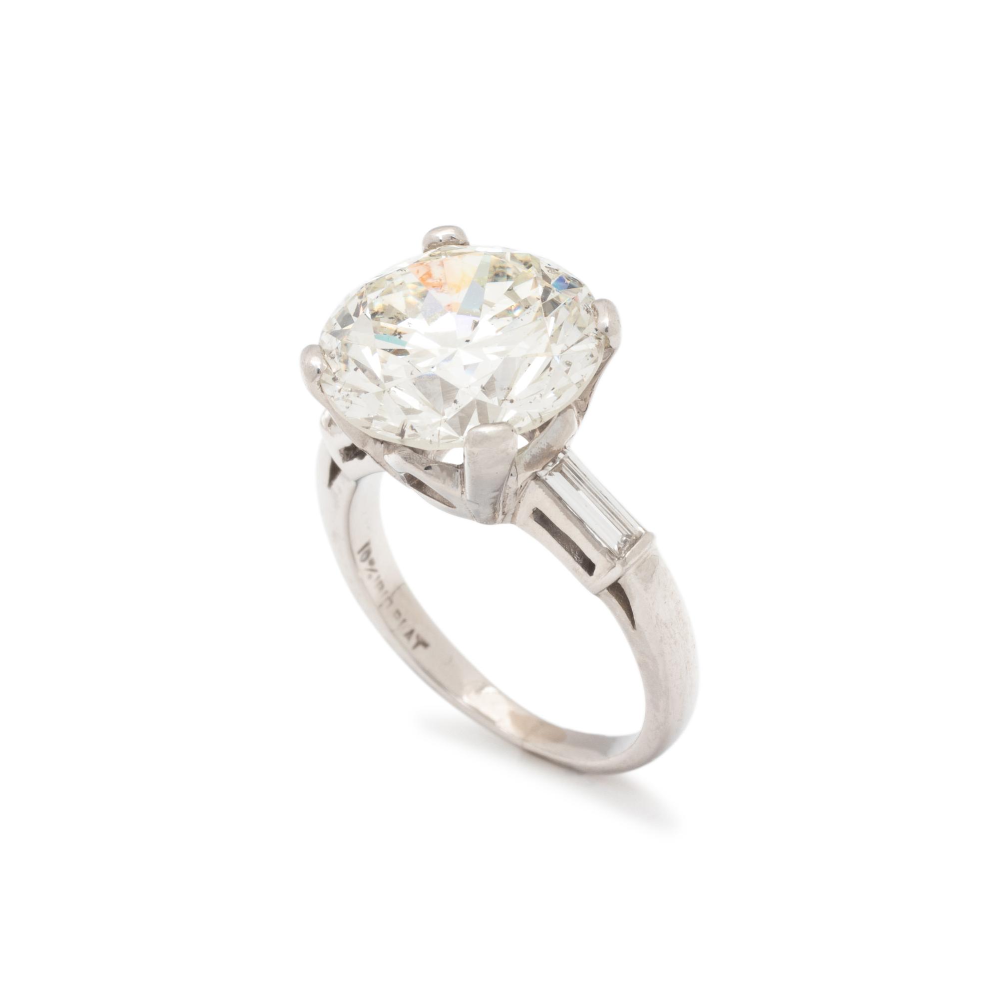 DIAMOND RING