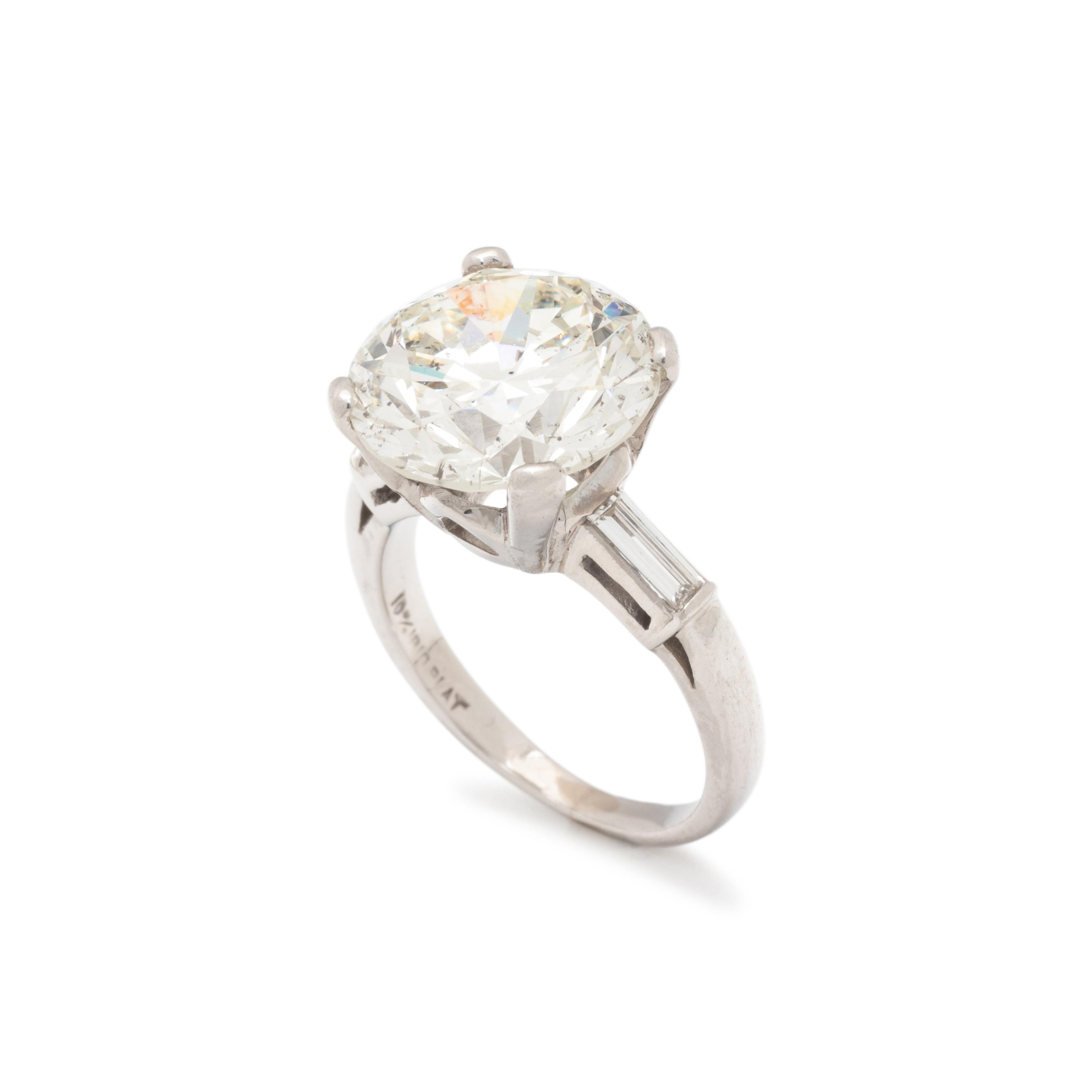 DIAMOND RING