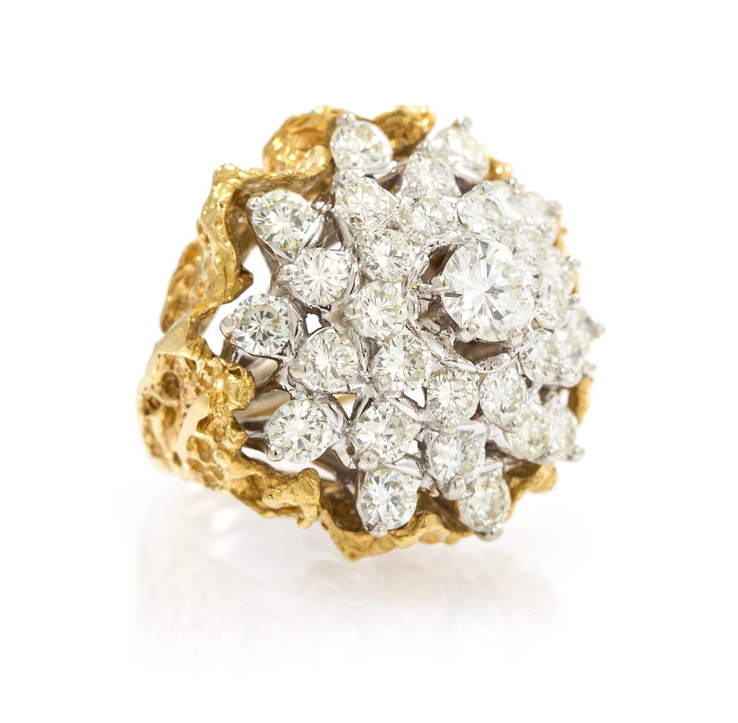 A White Gold and Diamond Ring with Yellow Gold Jacket, 13.90 dwts.