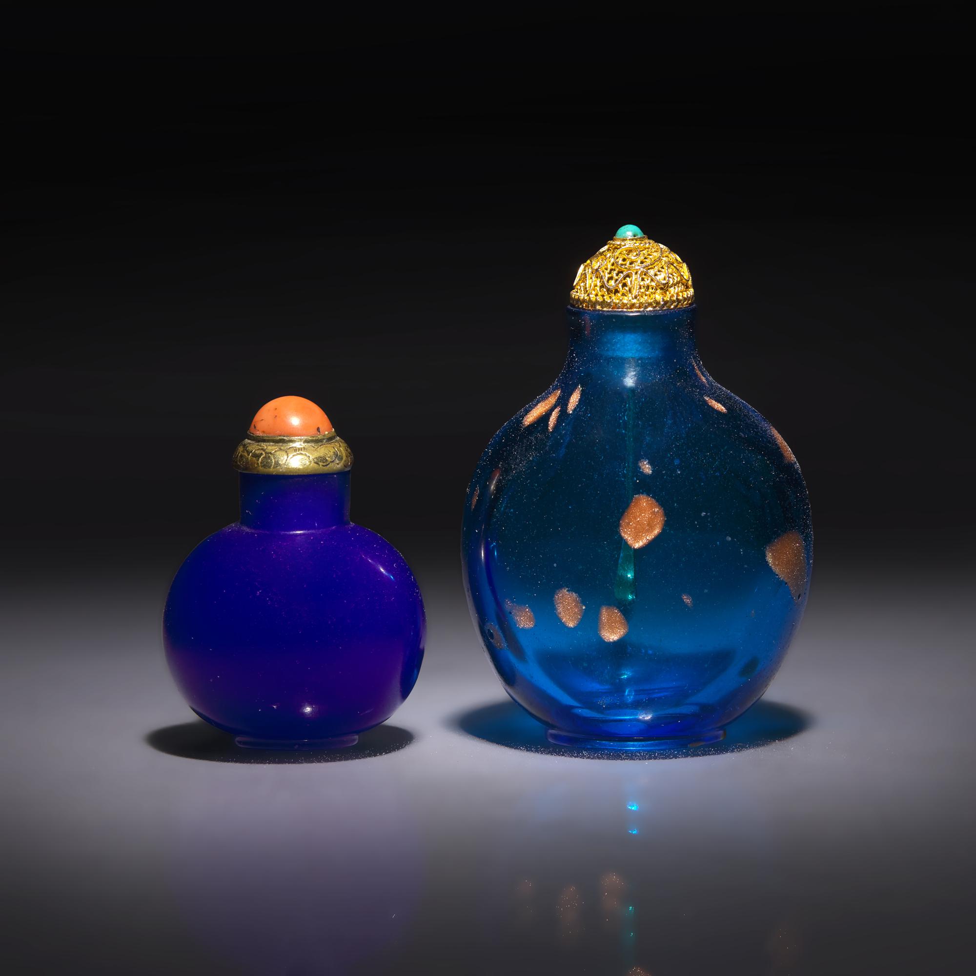 Two Chinese Glass Snuff Bottles, 18th/19th Century — 清中期 藍料鼻烟壺兩支