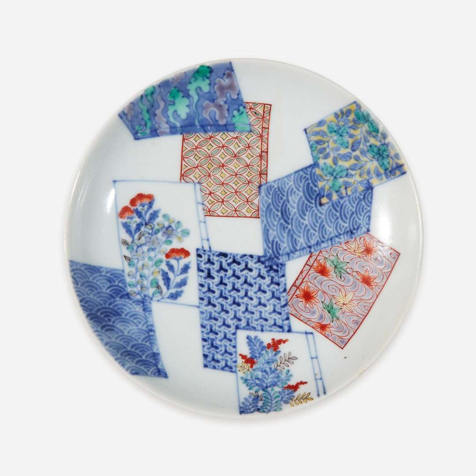 Five assorted porcelain vases and dishes 日本瓷器一组五件