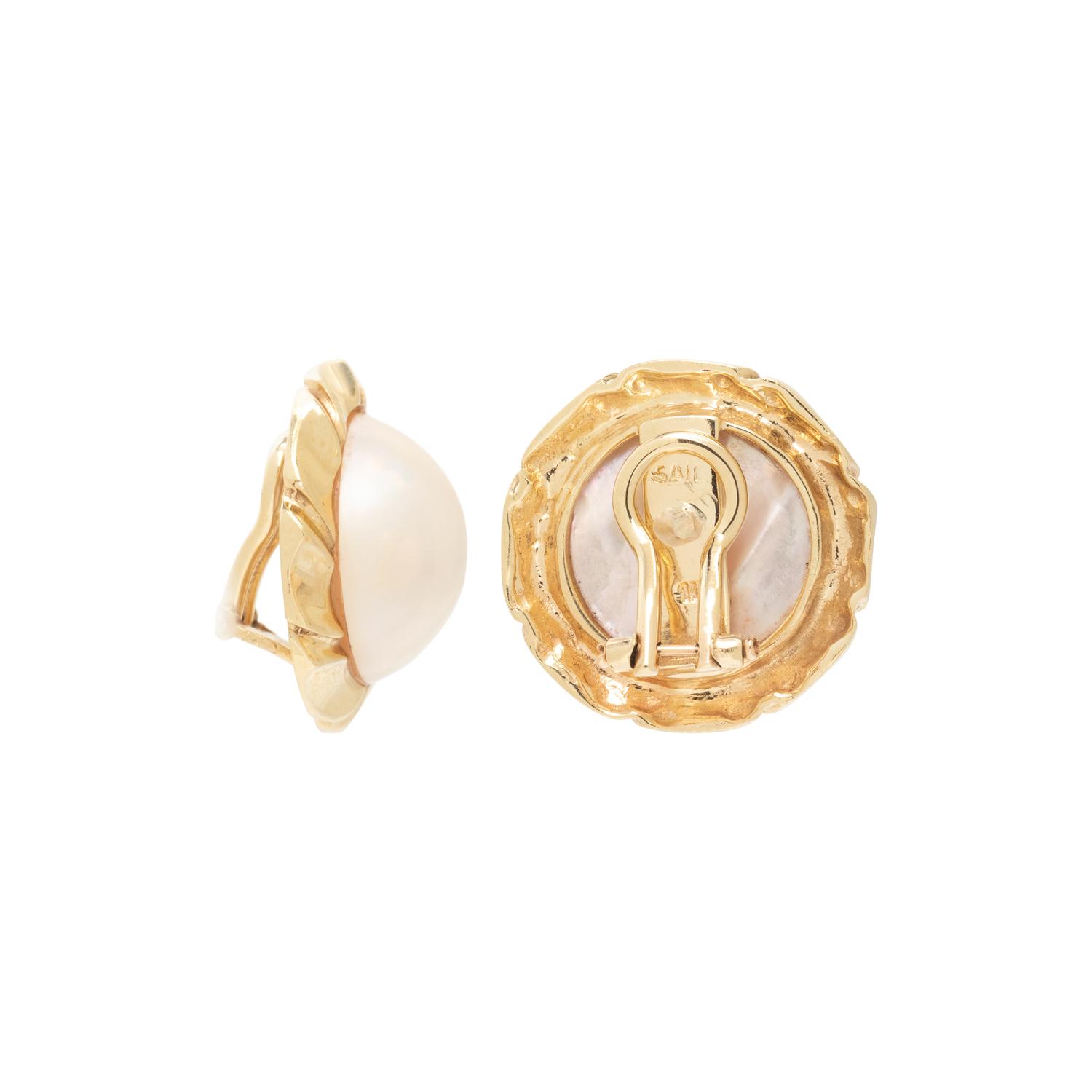 YELLOW GOLD AND MABE PEARL EARCLIPS