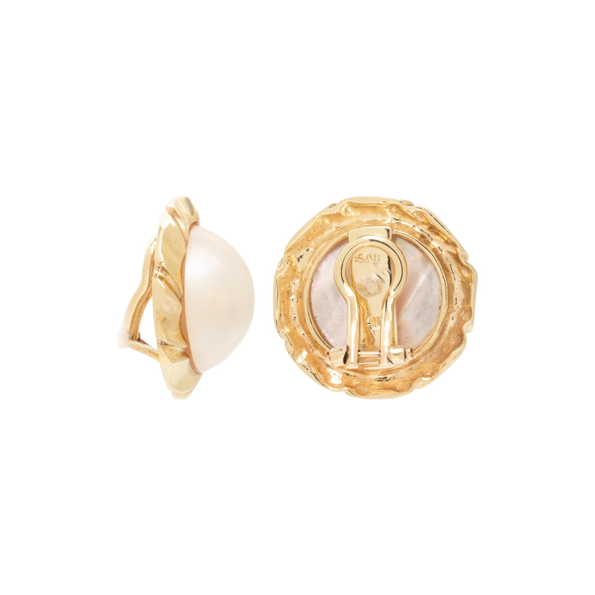 YELLOW GOLD AND MABE PEARL EARCLIPS