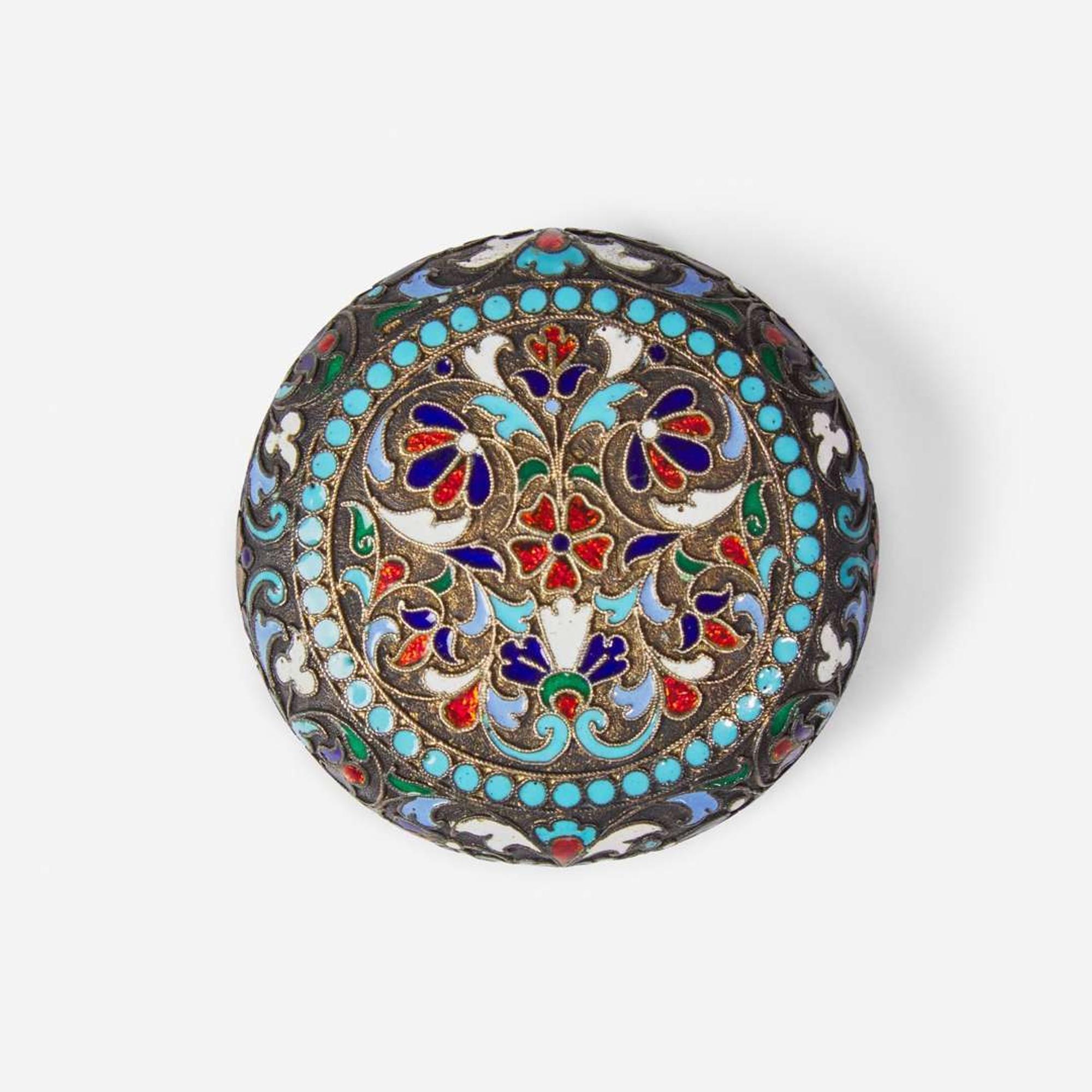 A Russian silver gilt and shaded enamel pill box Gustav Klingert, Ivan Sergeyevich Lebedkin, Assaymaster, Moscow, 1899-1908