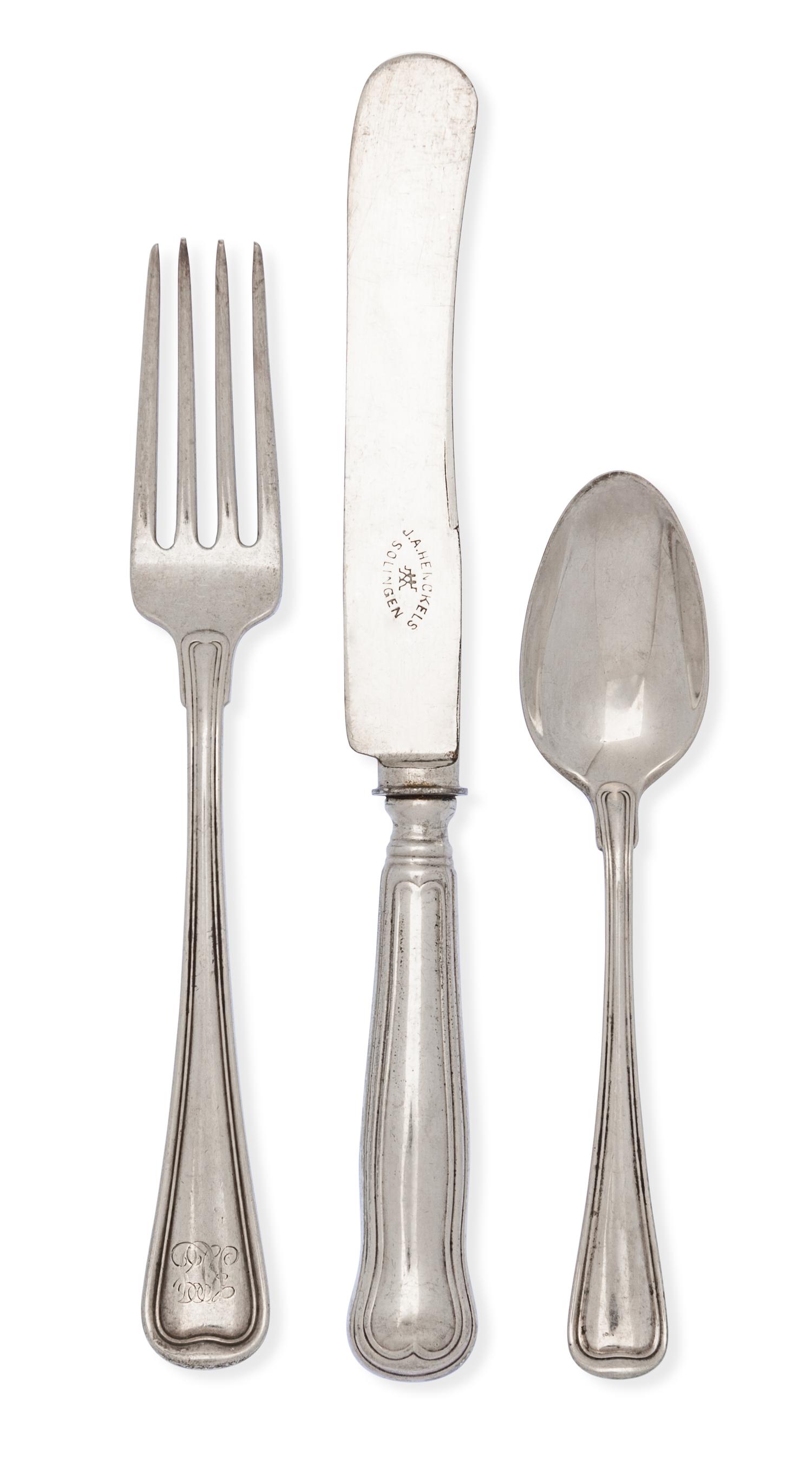 An American Silver Flatware Service, Gorham Mfg. Co., Providence, RI, Threaded Antique pattern, comprising 11 dinner knives 10 dinner f
