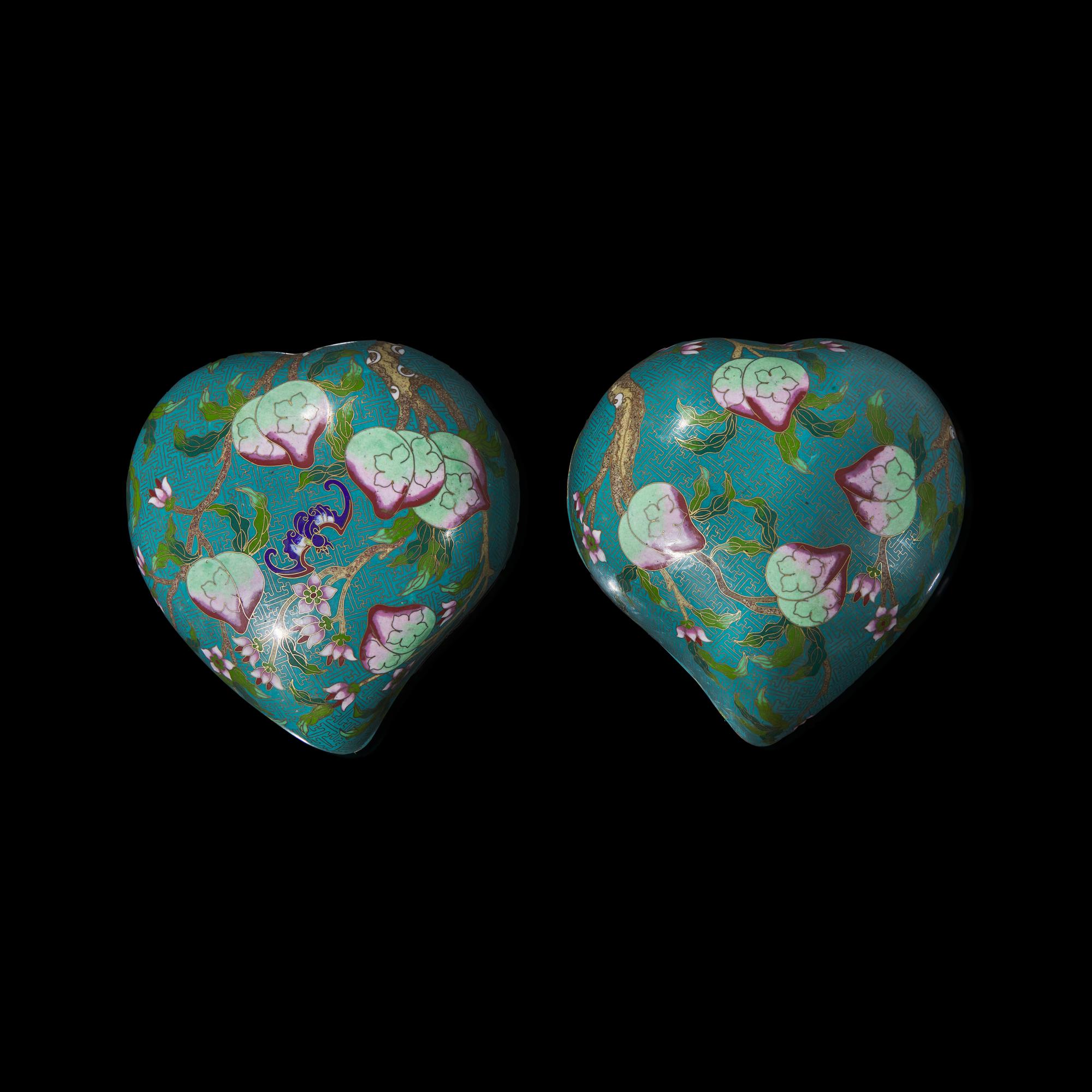 A Chinese Cloisonne Enamel Peach-Form Covered Box, 20th Century 近代 掐絲琺琅桃形蓋盒
