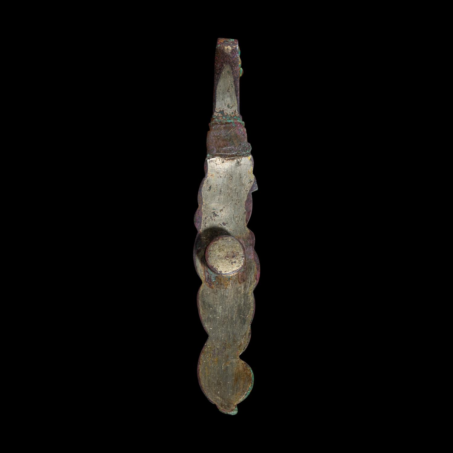 Two Chinese Gilt Bronze Belt Hooks, Warring States-Han Dynasty 戰國-漢 銅鎏金龍鳳帶鉤及鳥首帶鉤
