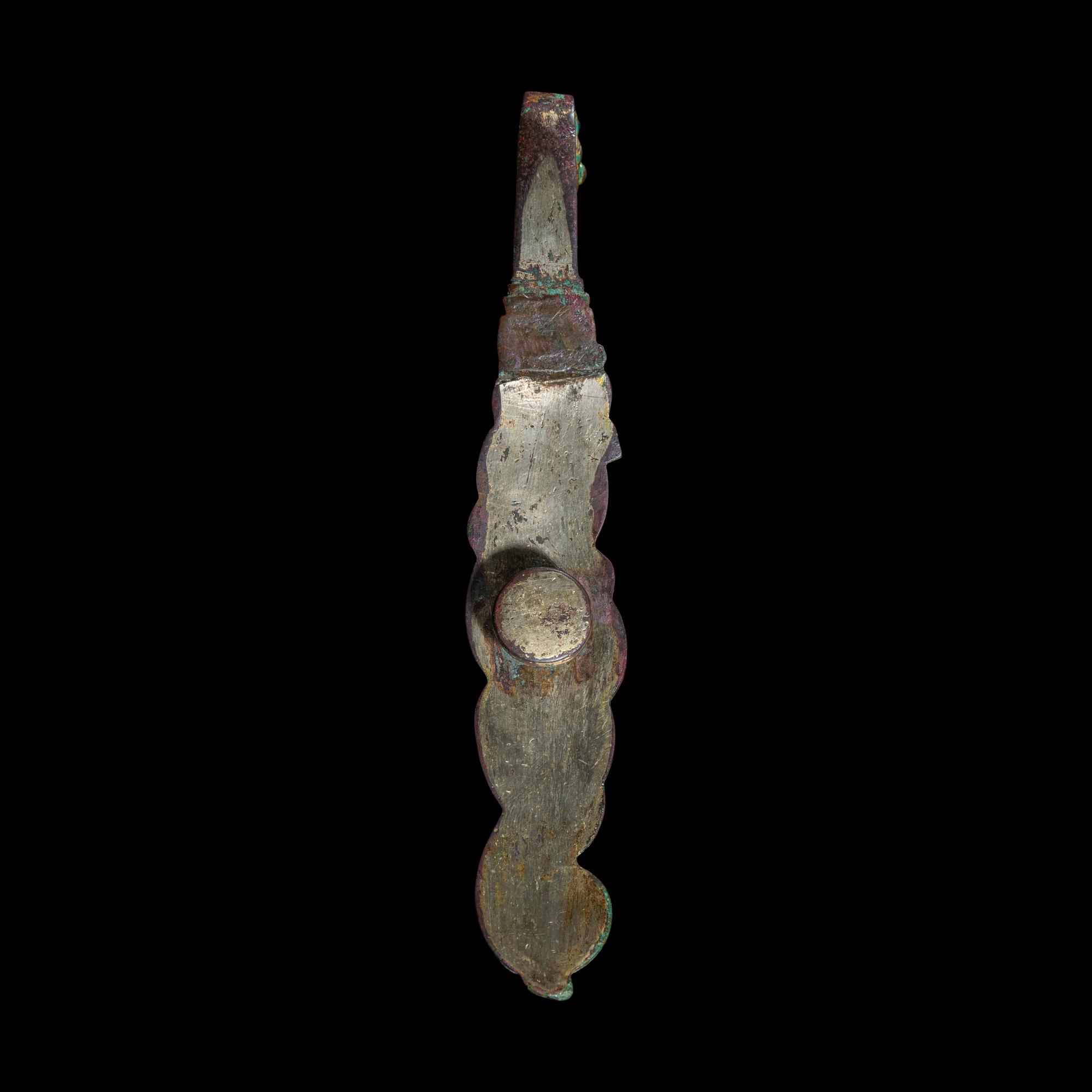 Two Chinese Gilt Bronze Belt Hooks, Warring States-Han Dynasty 戰國-漢 銅鎏金龍鳳帶鉤及鳥首帶鉤