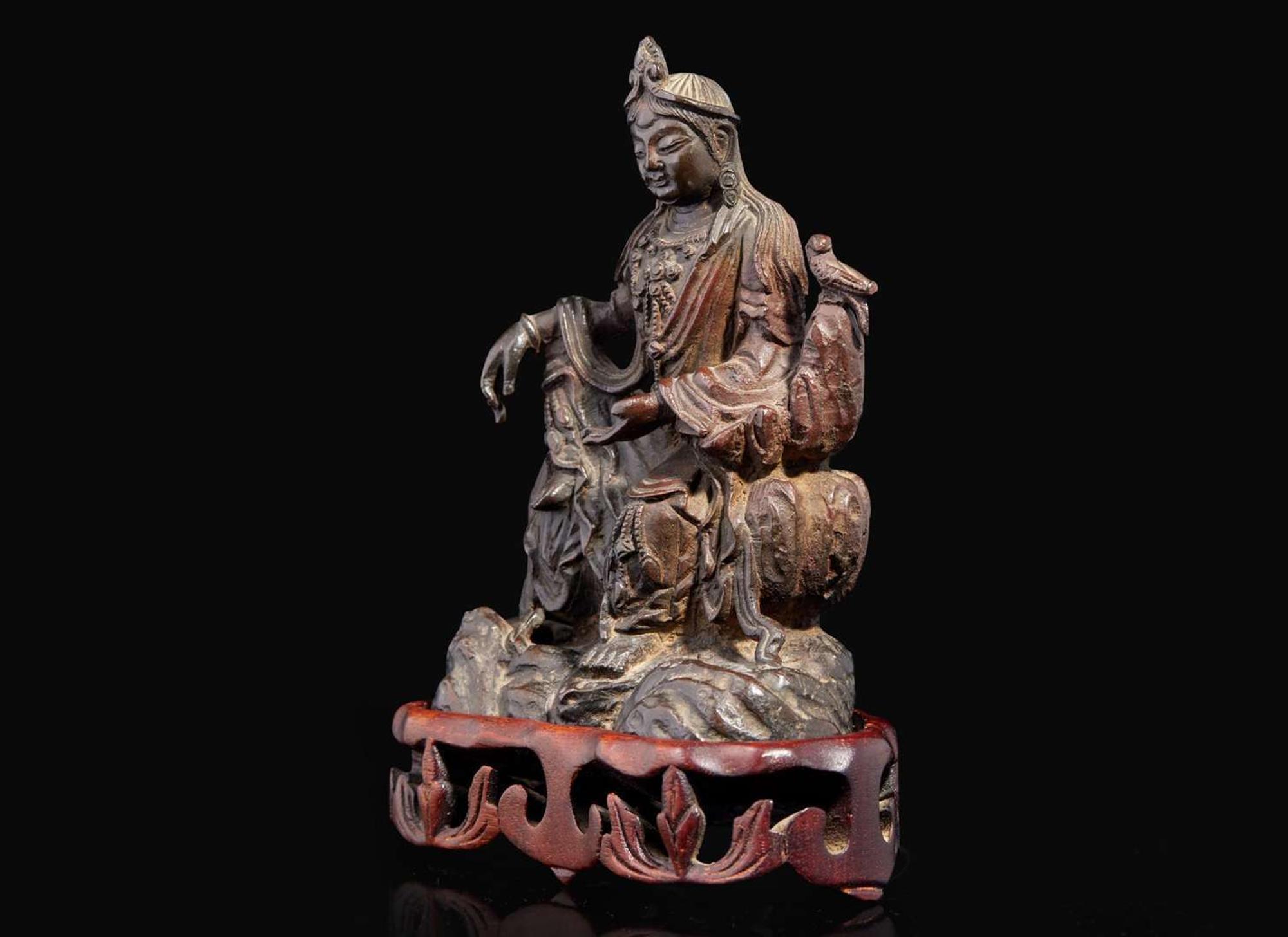 A small patinated bronze figure of "Water-Moon" Guanyin, 17th/18th century or earlier 銅加漆水月觀音像 十七至十八世紀或更早