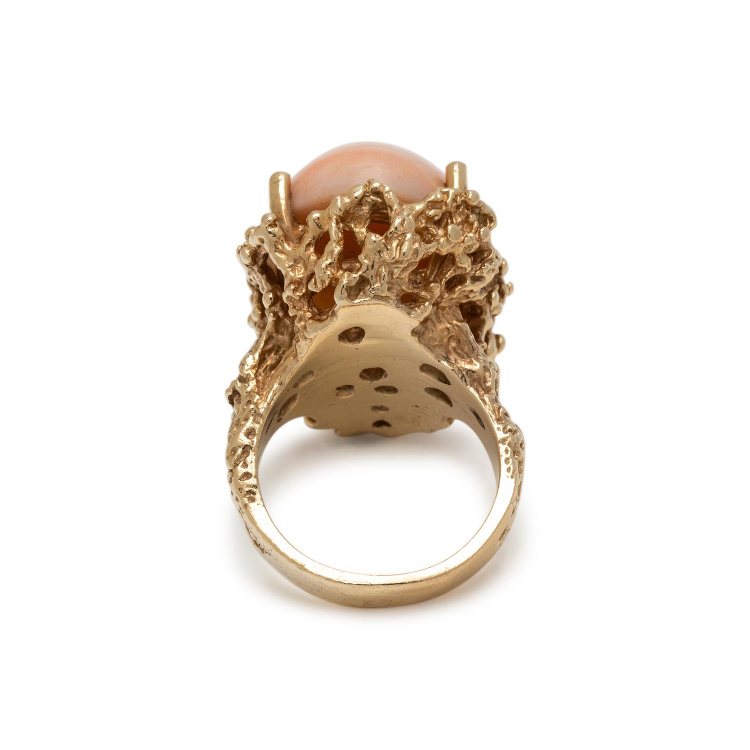 YELLOW GOLD AND CORAL RING