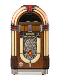 A Wurlitzer Model 1015-CD Juke Box