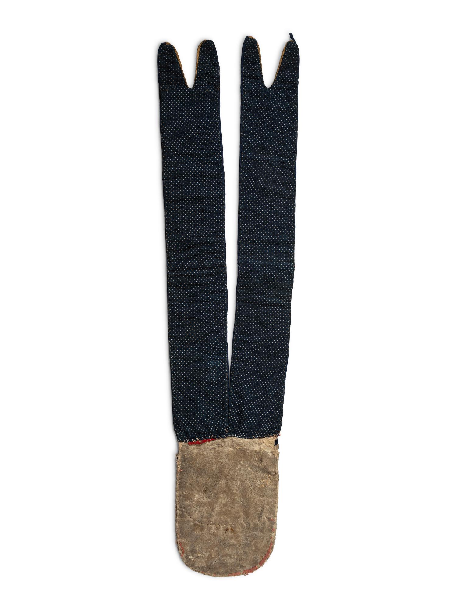 Cree Beaded Hide Shot Pouch, with Red Trade Wool Straps