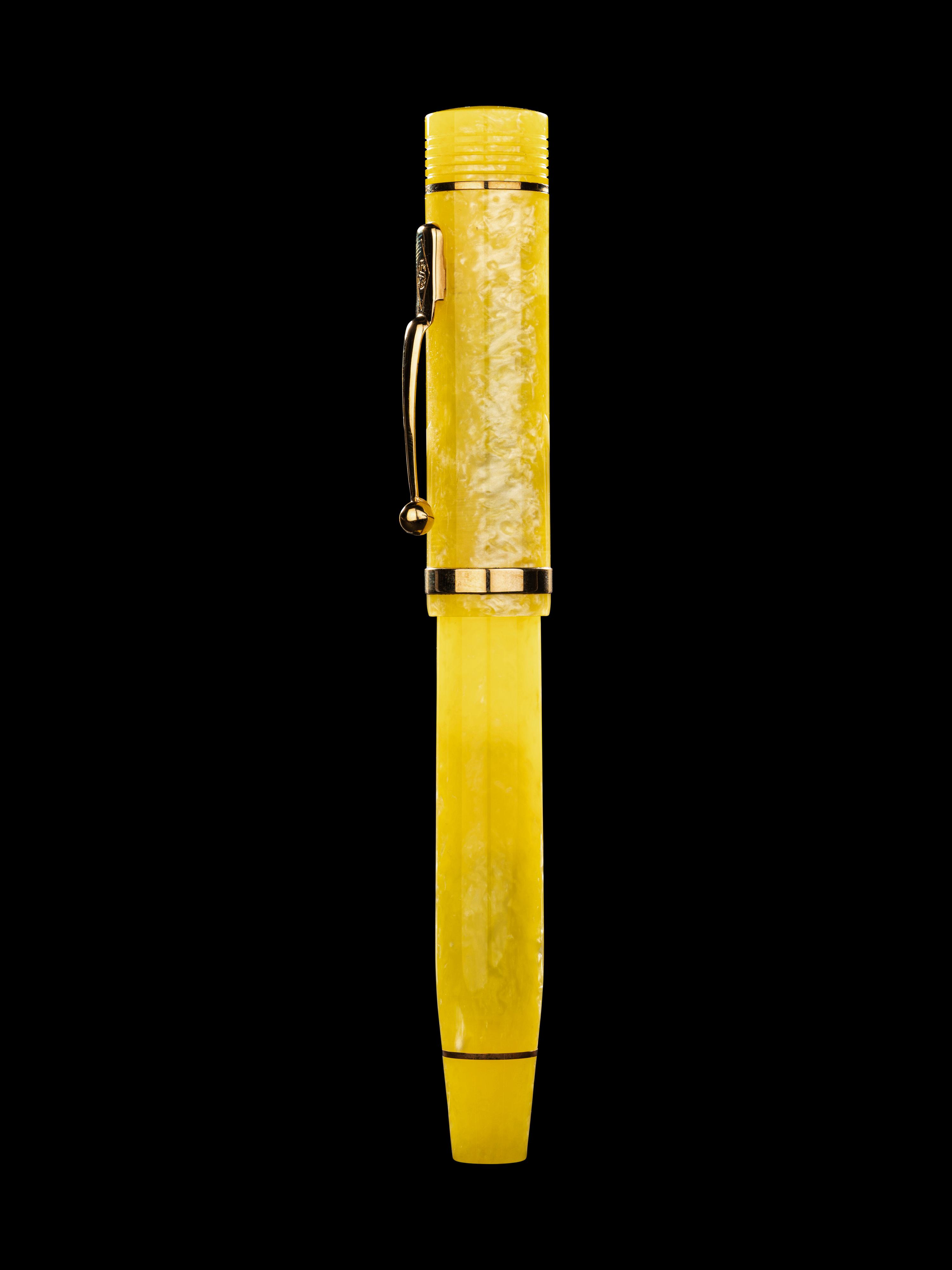 Conway Stewart: Churchill-Yellow Limited Edition Fountain Pen and Ink Set