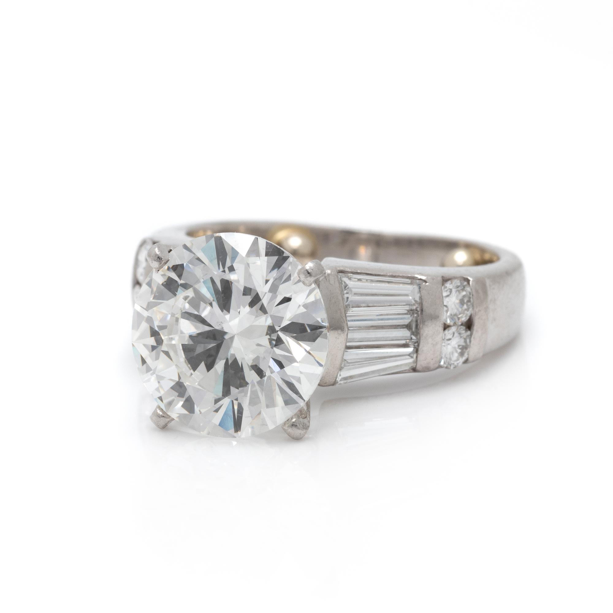 DIAMOND RING