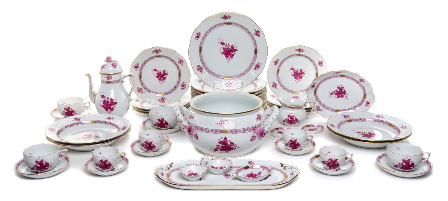 A Herend Porcelain Dinner Service Diameter of dinner plate 10 1/4 inches. — 20TH CENTURY