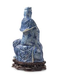 A Blue and White Porcelain Figure of Guanyin