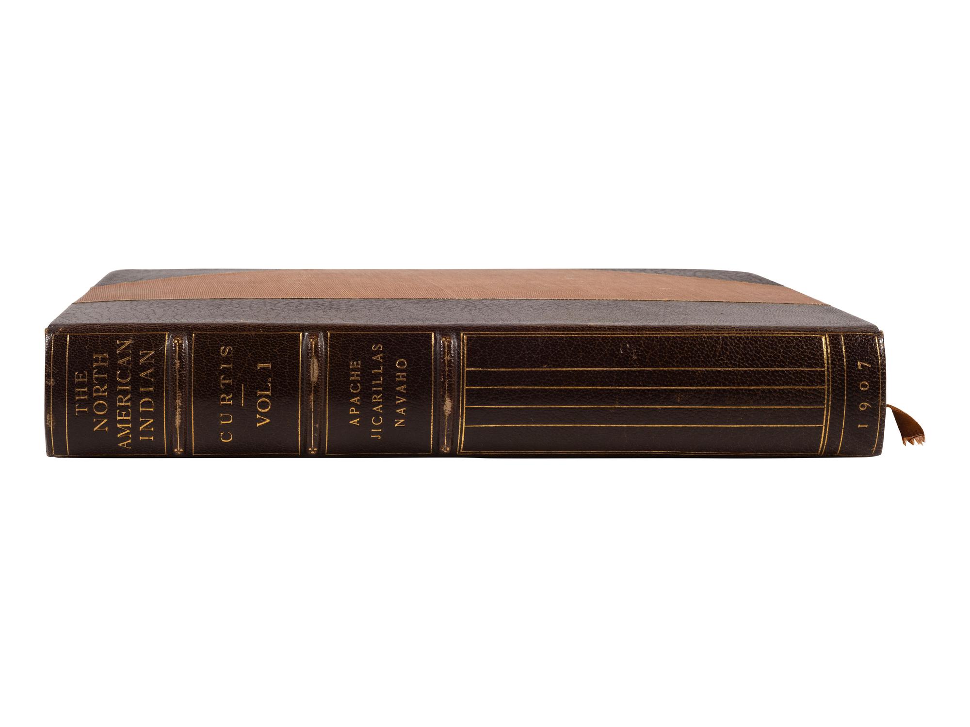 CURTIS, Edward (1868-1952). The North American Indian. Being a Series of Volumes Picturing and Describing the Indians of the United States and Alaska. Cambridge, MA: University Press, 1907. Volume 1.