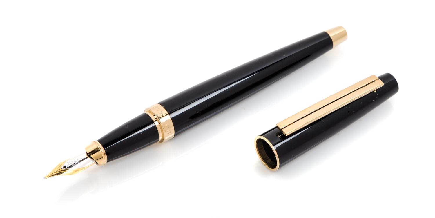 An S.T. Dupont Ellipsis: Composite Noir Fountain Pen