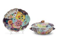 A Mottahedeh Tobacco Leaf Design Covered Tureen with Undertray — 20TH CENTURY