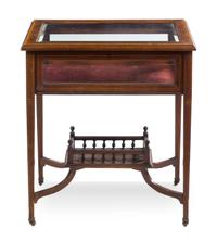 An Edwardian Mahogany Vitrine Table Height 28 1/2 x width 26 x depth 17 inches. — 19TH/20TH CENTURY