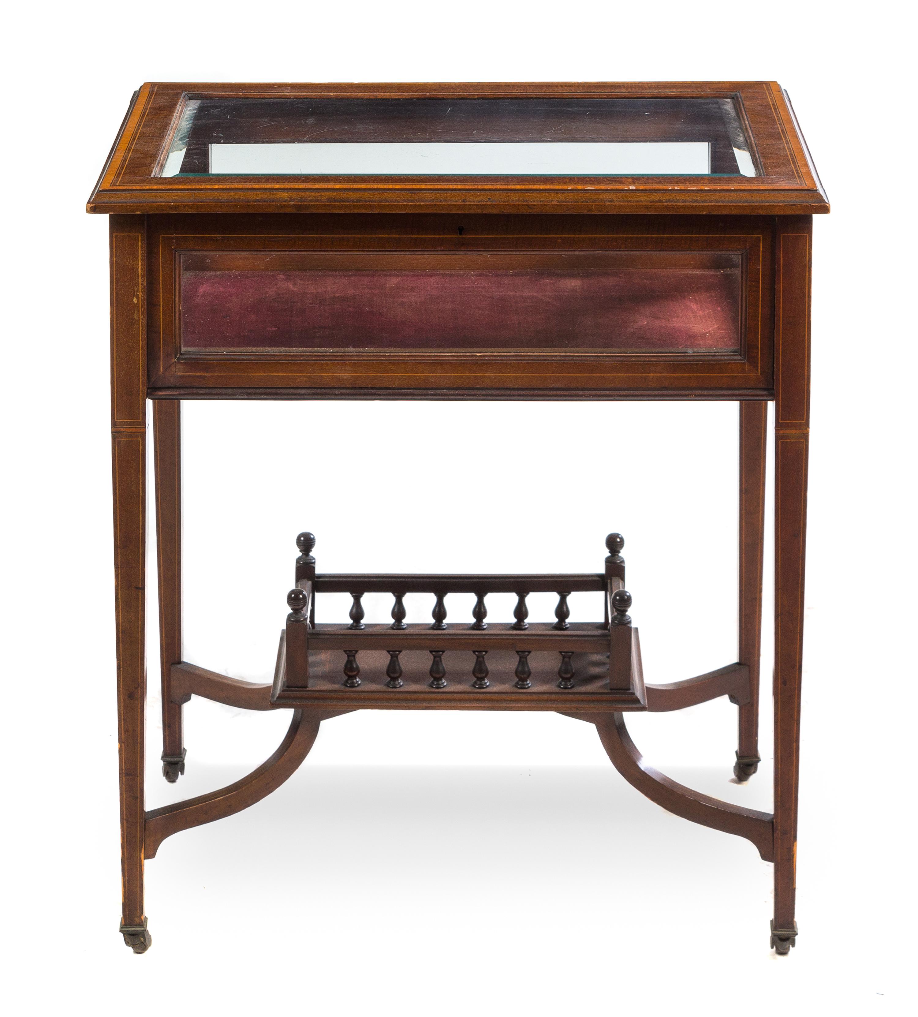 An Edwardian Mahogany Vitrine Table Height 28 1/2 x width 26 x depth 17 inches. — 19TH/20TH CENTURY