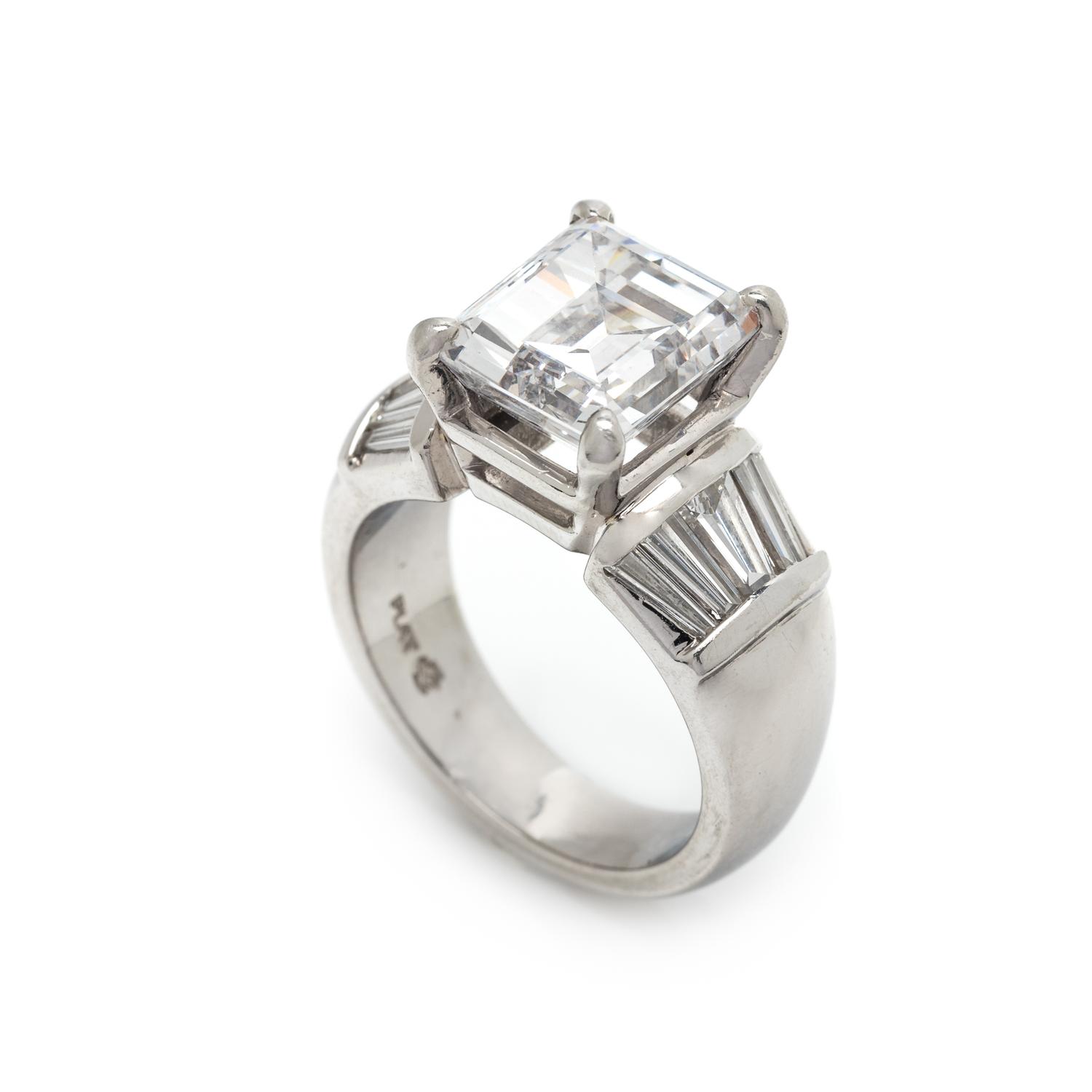 DIAMOND RING