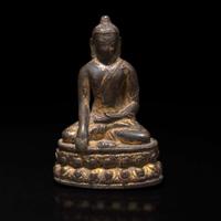 A small Indian or Himalayan gilt copper alloy figure of Buddha Akshobhya 印度或喜马拉雅铜鎏金阿閦佛 12th/14th Century or earlier ??????????